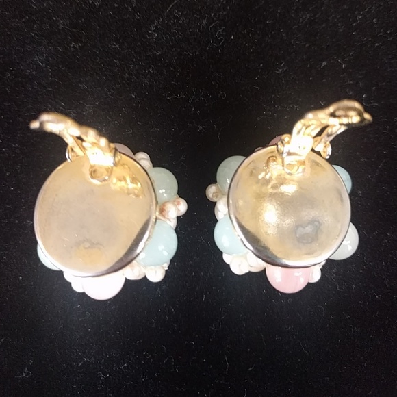 VTG faux pearl clip on earrings, pastel colors - Picture 3 of 5